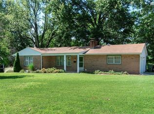 9301 E 68th St, Raytown, MO 64133