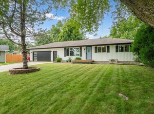 400 Sunset Ct NE, Stewartville, MN 55976