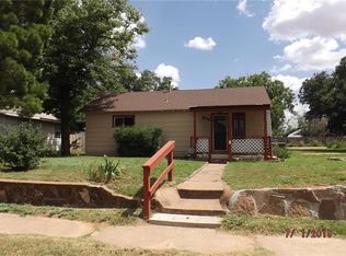 610 E 7th St, Rotan, TX 79546