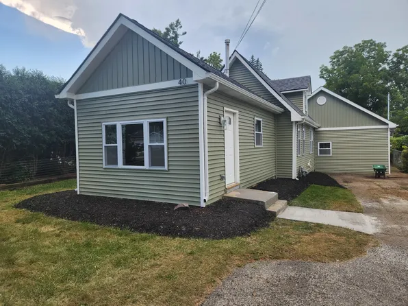 40 Lippincott Rd, Fox Lake, IL 60020