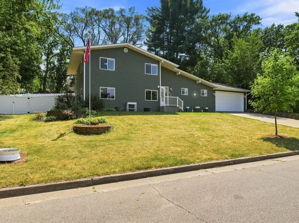 330 W Park St, River Falls, WI 54022