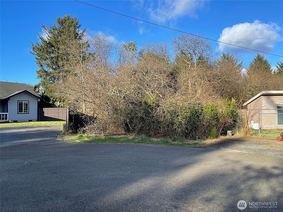 1st image of 120 Aquila Court SW