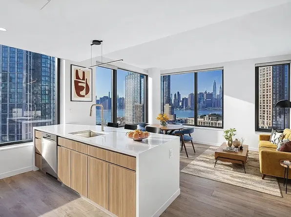 77 Commercial Street image 1 of 8