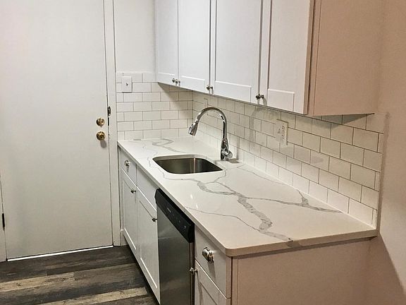 4th image of 715 Lepere Ave APT B
