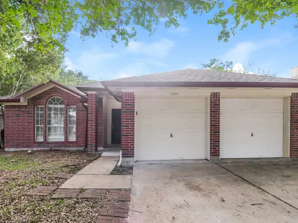 1034 Canterbury Dr, Pearland, TX 77584