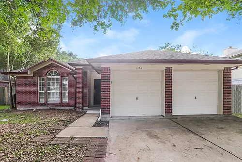 1034 Canterbury Dr Photo 1