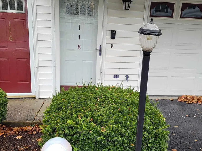 118 Hopewell Dr — Photo 3