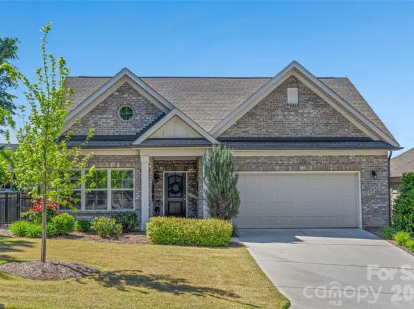 935 Stone Village Dr, Tega Cay, SC 29708