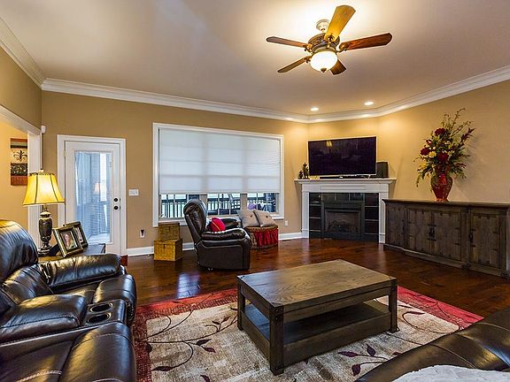 4th image of 4038 Port Royal Dr