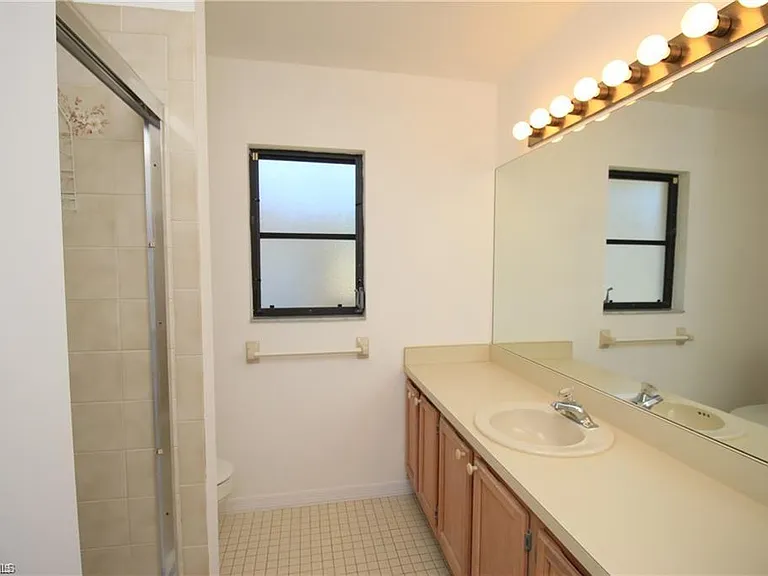 224 Erie Dr — Photo 14