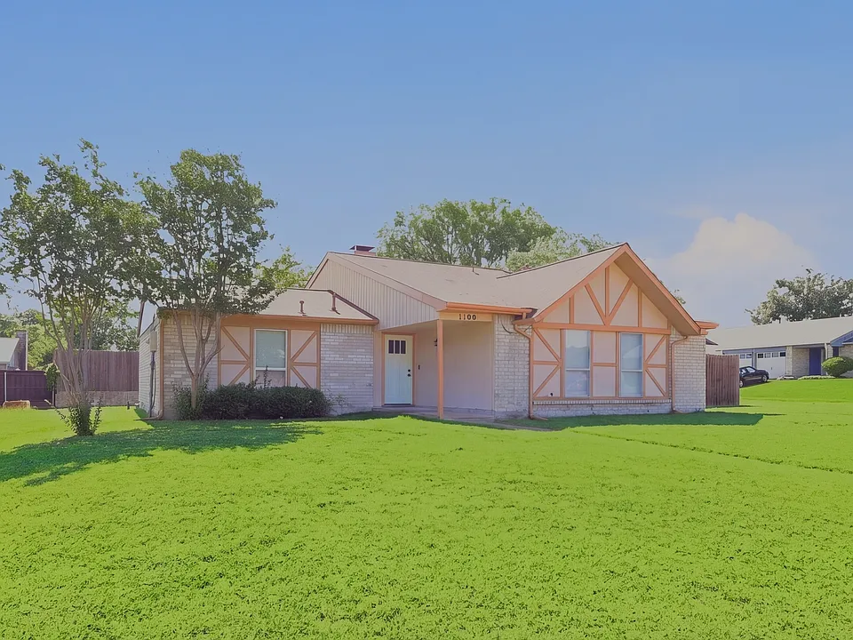 1100 Elk Grove Dr