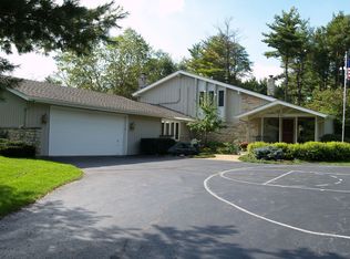 829 N Waterville Rd, Oconomowoc, WI 53066