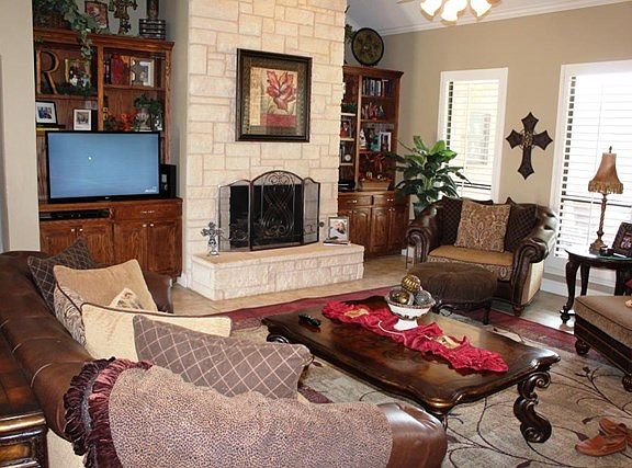 2nd image of 1905 Jadewood Dr