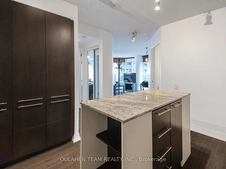 21 Carlton St #1105 — Photo 6