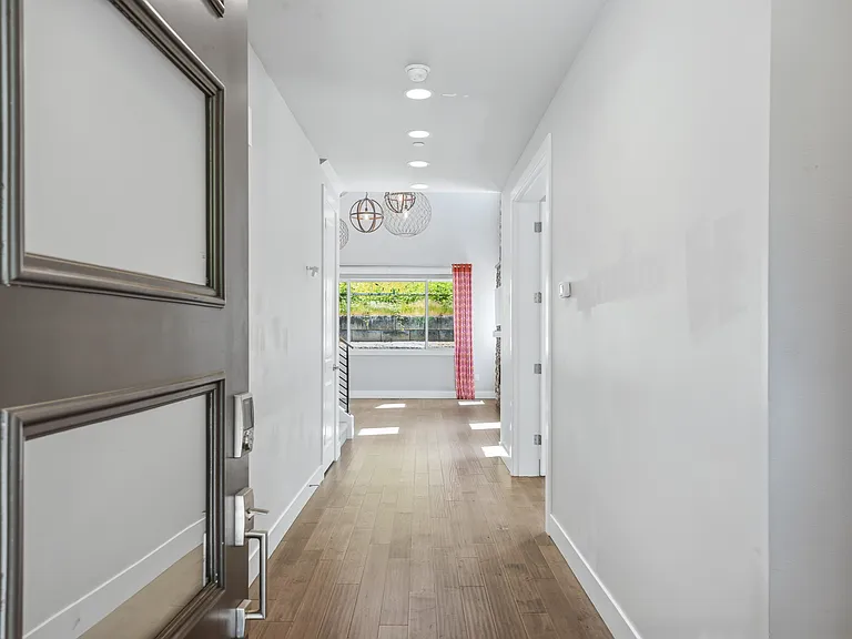 12150 164th Ct NE — Photo 2