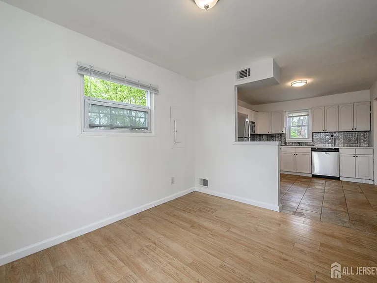 438 Belgrade St — Photo 12