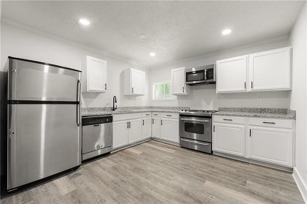 3 bed, 2.0 bath, 1234 sqft, $1,950 — Photo 4