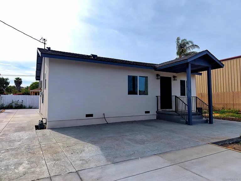 8836 Valencia St — Photo 30
