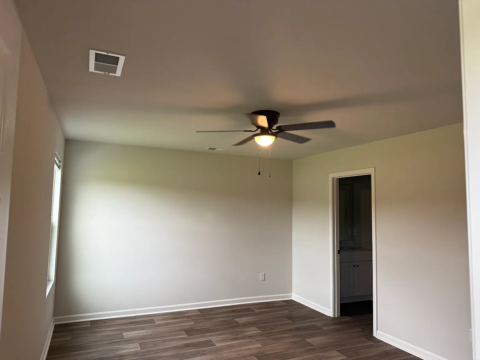 4 bed, 1666 sqft, $2,300 — Photo 3
