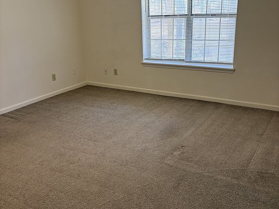 4th image of 906 Creekside Pl