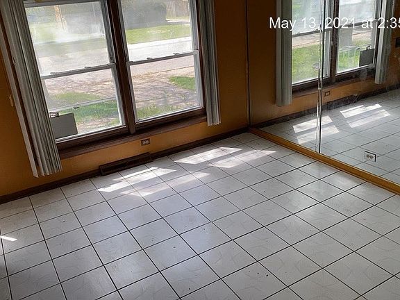 5th image of 16033 Dobson Ave