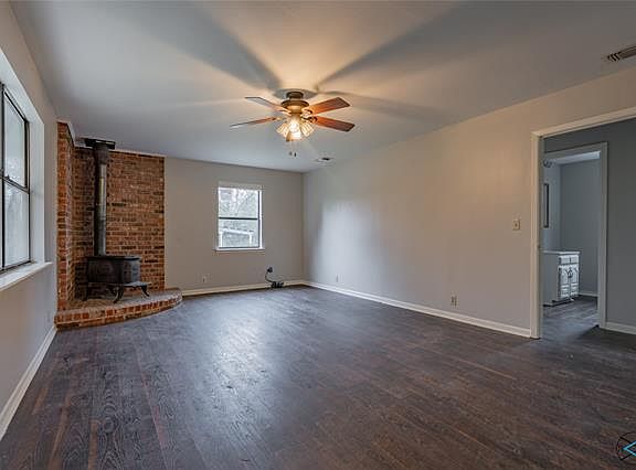 3rd image of 201 Brentwood Cir
