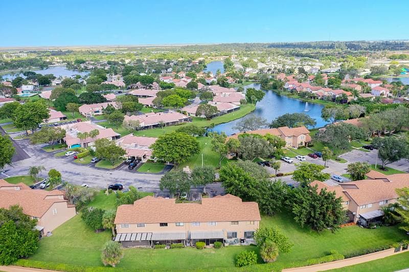 1st image of 248 Lakeside Cir #248