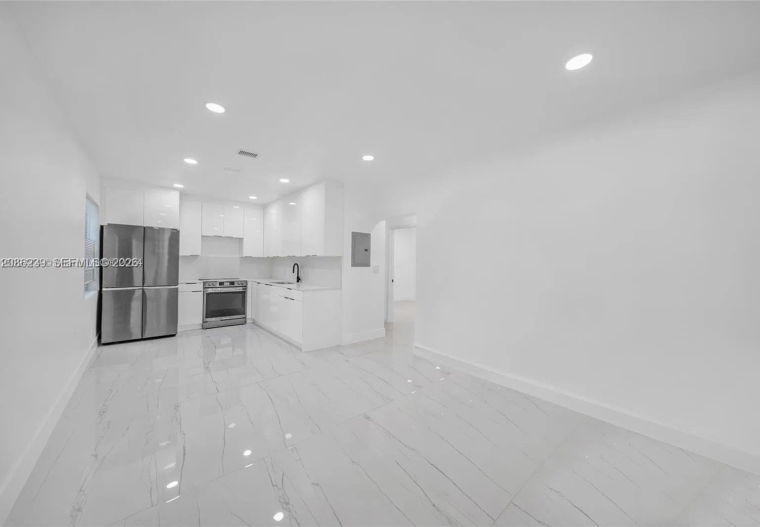 2 bed, $2,450 — Photo 2