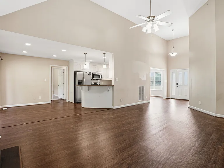 505 Heron Dr — Photo 3