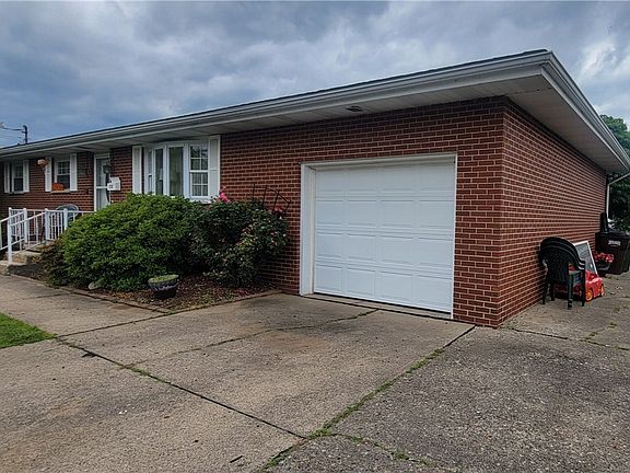 4th image of 2126 McTaggart St