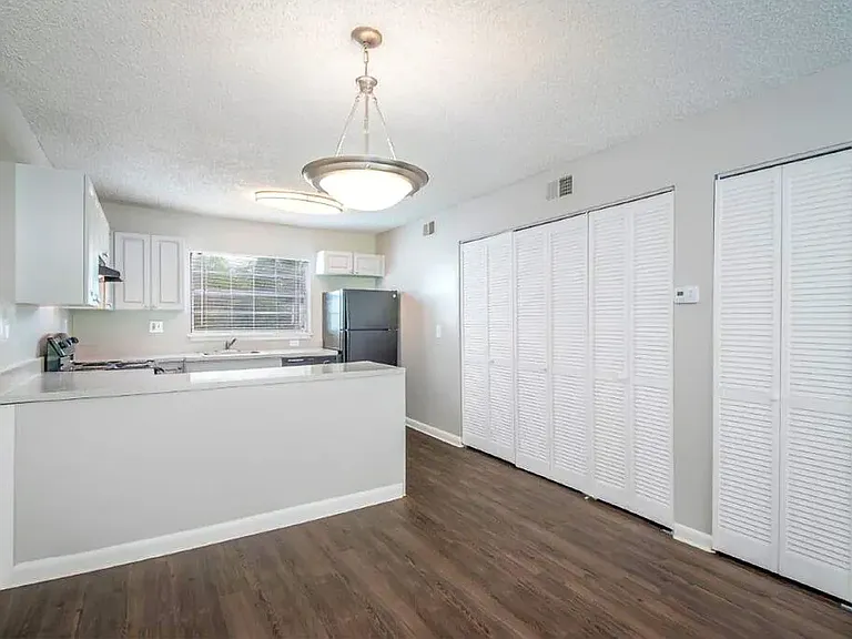 Silversmith Creek Apartments — Photo 22