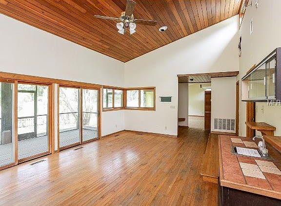 4th image of 34841 Hillock Dr