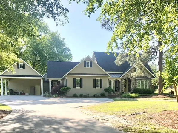 1402 Oakmont Cir, Douglas, GA 31533