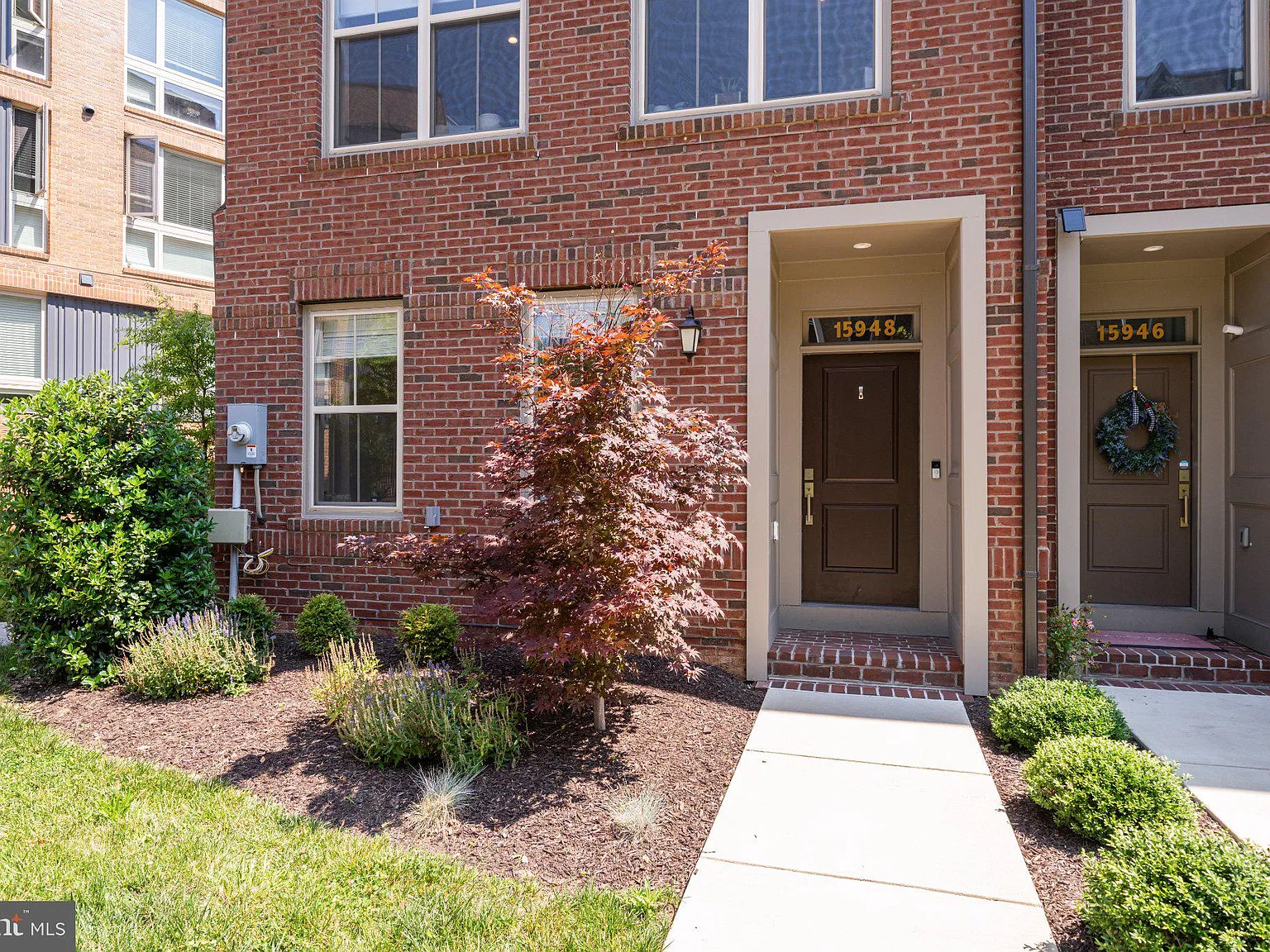 4 bed, 4.5 bath, 2740 sqft, $4,000 — Photo 2