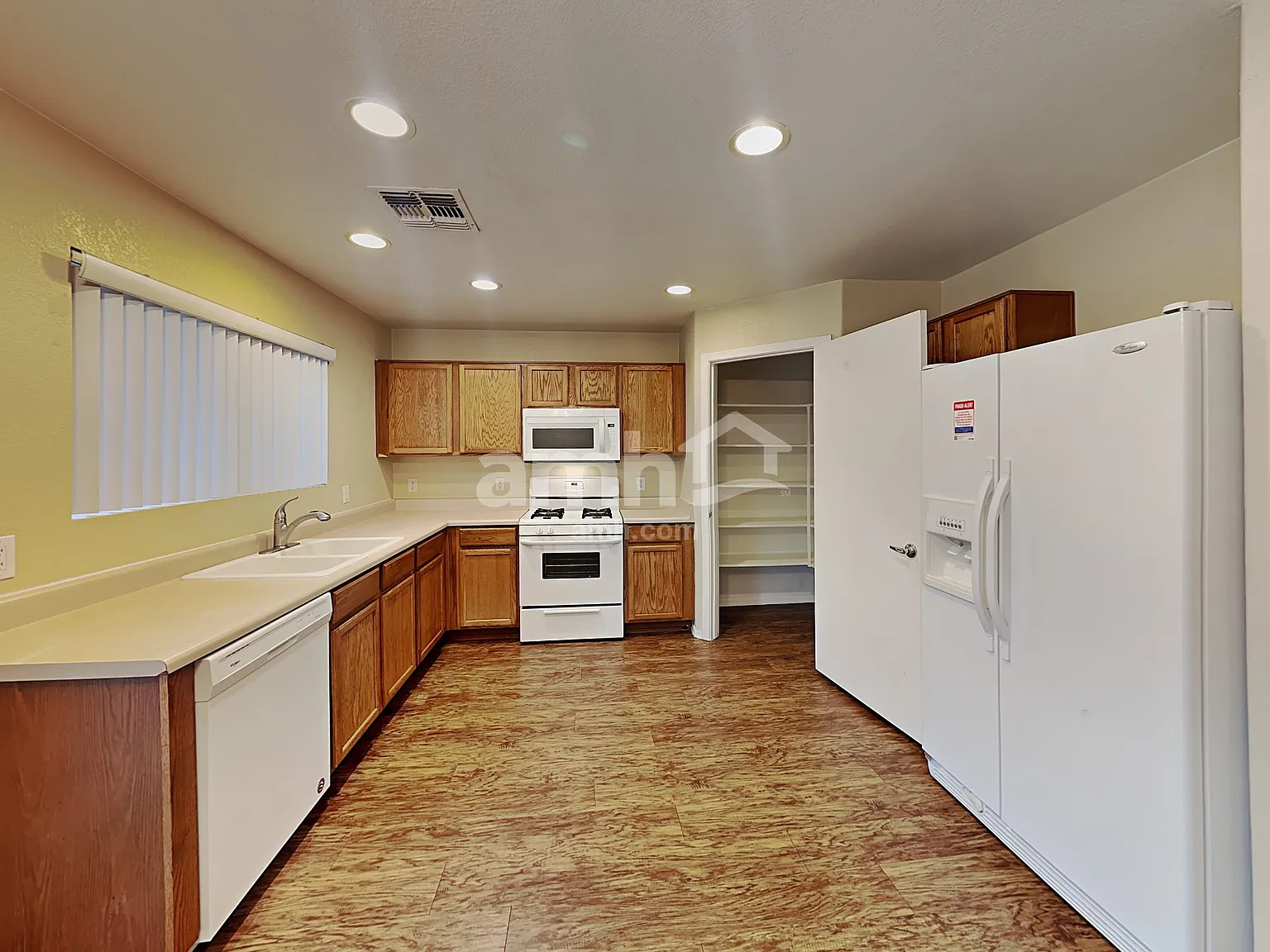 3 bed, 2.0 bath, 1692 sqft, $1,880 — Photo 3