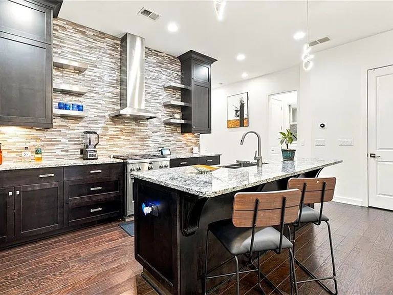 826 Canterbury Overlook NE — Photo 5