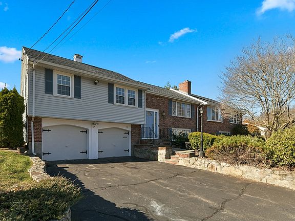 2nd image of 72 Stivaletta Dr