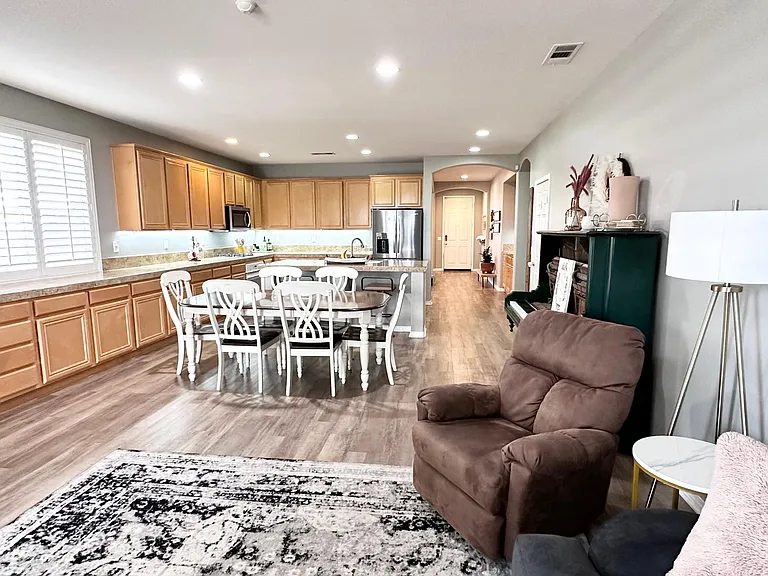 4343 Club Vista Dr — Photo 8