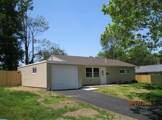 14 Darkleaf Ln, Levittown, PA