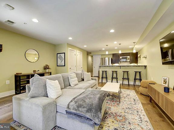 2nd image of 2505 17th St NW Unit 1