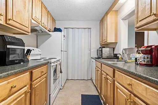 55 Greentree Ln #44 — Photo 4