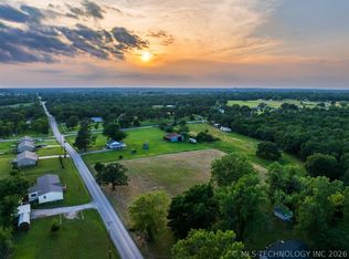 2 E 121st St S, Coweta, OK 74429