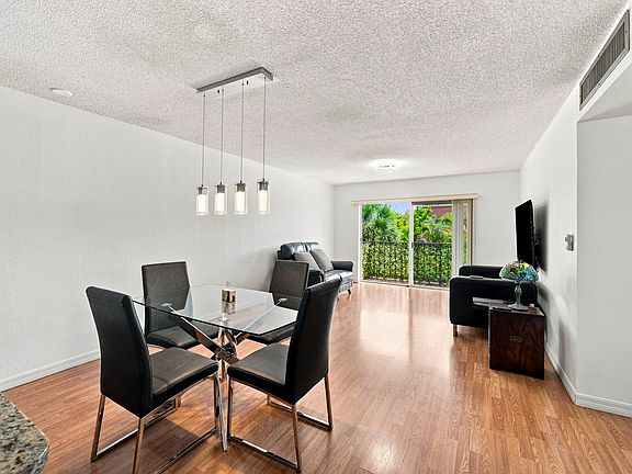 5th image of 805 W Oakland Park Boulevard