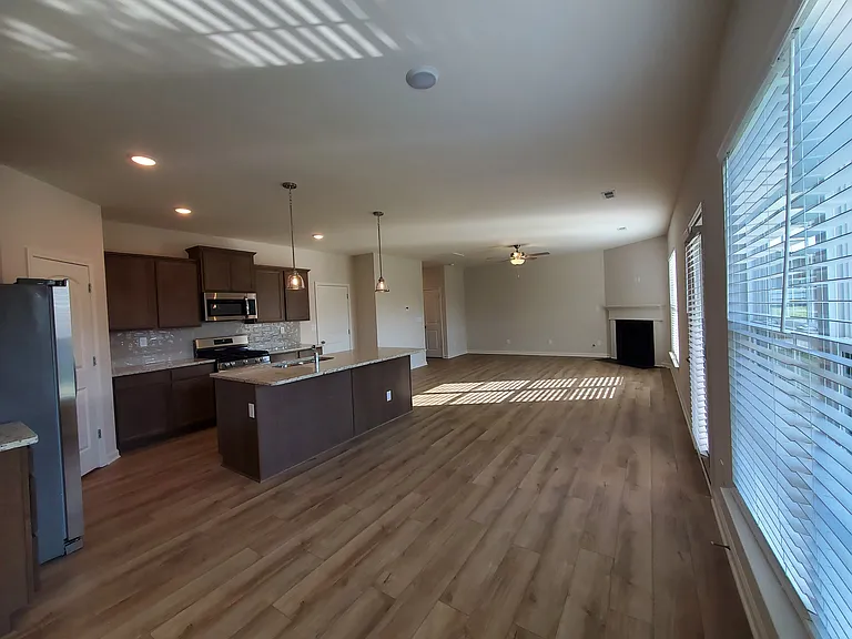 1217 Leanndra Park — Photo 10