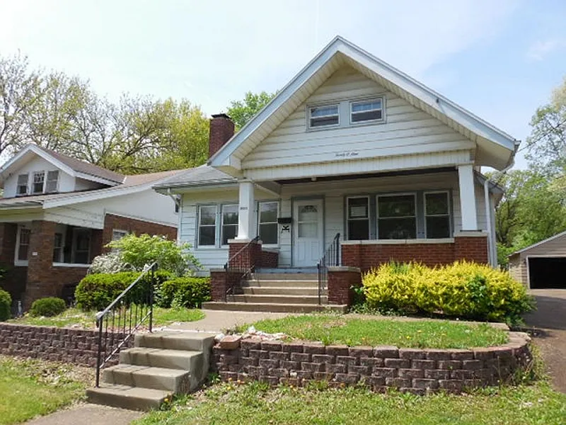 2009 N Linn St photo 1