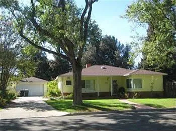 915 Oxford Way photo 1