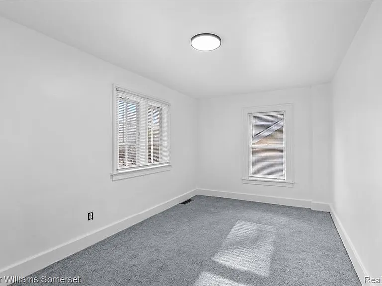 23525 Kress St — Photo 8
