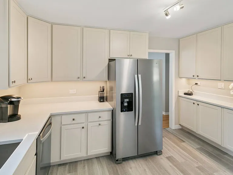 310 Butterfield Ln — Photo 6