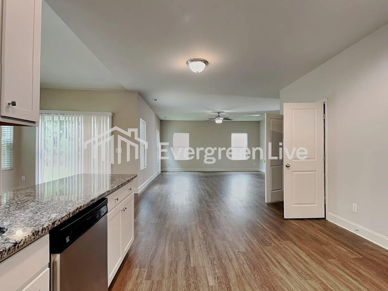 4 bed, 2.5 bath, 2282 sqft, $2,295 — Photo 3