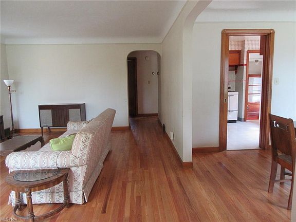 3rd image of 6907 Brookside Dr